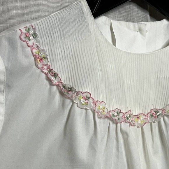 Vintage 1960s Women's White Bib Neck Sleeveless Blouse Size Large - Picture 10 of 13